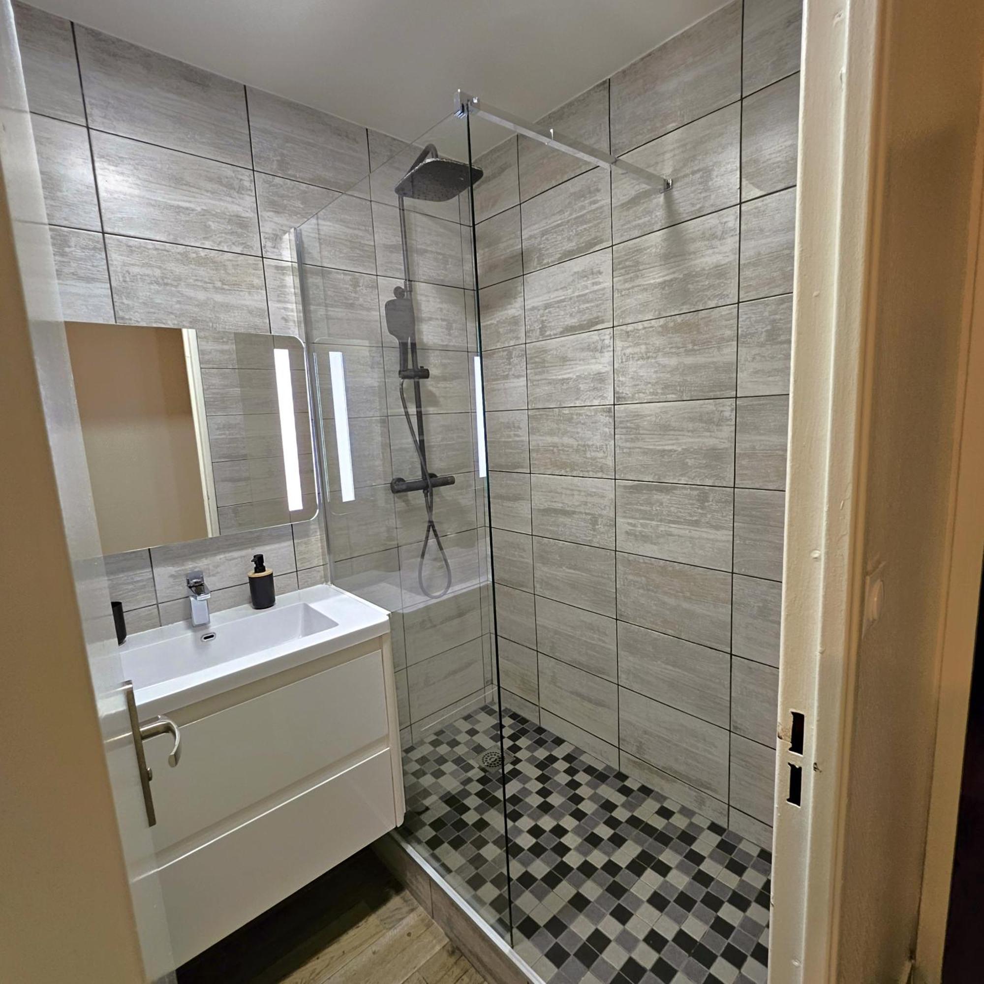 Studio Cosy Confort Moderne Vaulx-en-Velin Εξωτερικό φωτογραφία